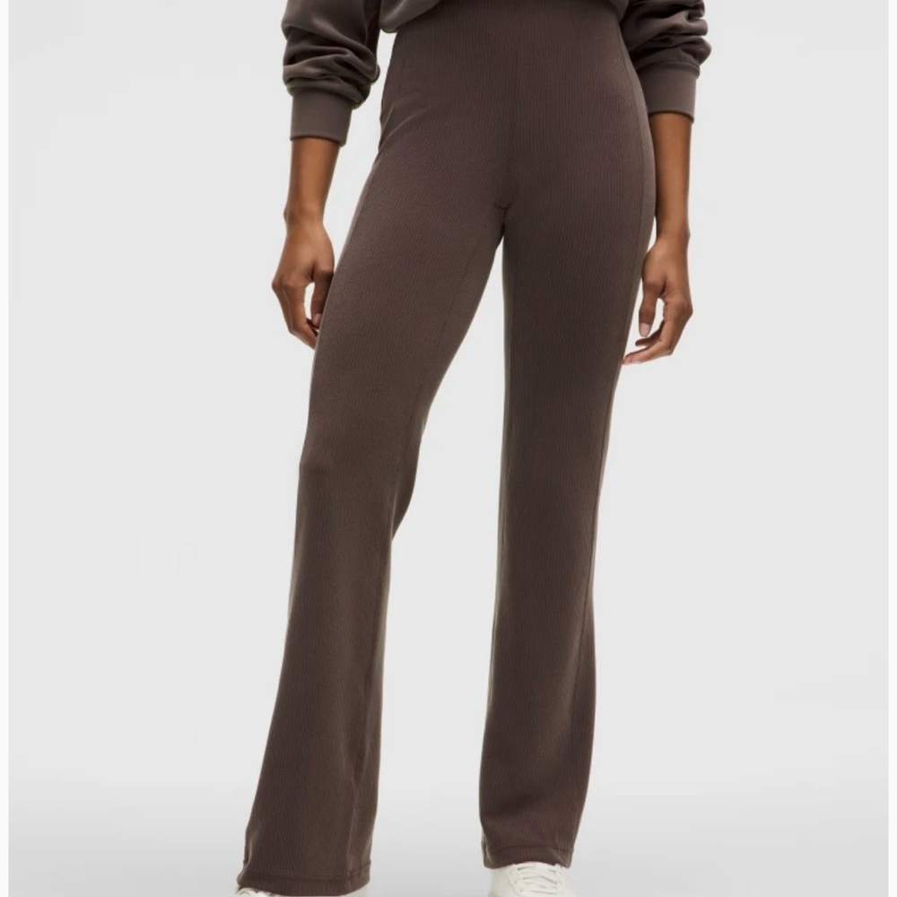 Lululemon Ribbed Softstreme
Flared Pant *Regular - Espresso - Size 6